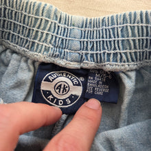 Load image into Gallery viewer, Vintage Bow Jean Shorts 5t/6
