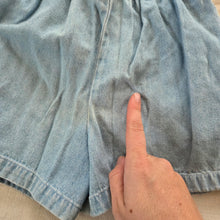 Load image into Gallery viewer, Vintage Bow Jean Shorts 5t/6
