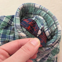 Load image into Gallery viewer, Vintage Flannel Plaid Buttondown 2t
