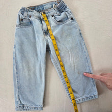 Load image into Gallery viewer, Vintage Levi's 566 Fit Jeans Orange Tab 3t

