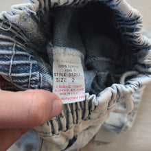 Load image into Gallery viewer, Vintage Acid Wash Jean Shorts 2t
