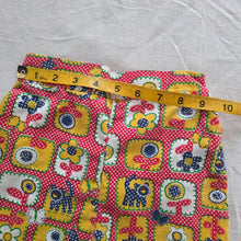 Load image into Gallery viewer, 70s Vintage Floral + Cat Shorts 5t
