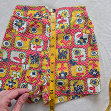 Load image into Gallery viewer, 70s Vintage Floral + Cat Shorts 5t
