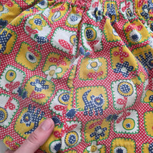Load image into Gallery viewer, 70s Vintage Floral + Cat Shorts 5t
