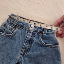 Load image into Gallery viewer, Vintage Levi's 550 Fit Jeans 2t SLIM
