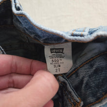 Load image into Gallery viewer, Vintage Levi's 550 Fit Jeans 2t SLIM
