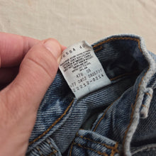 Load image into Gallery viewer, Vintage Levi's 550 Fit Jeans 2t SLIM
