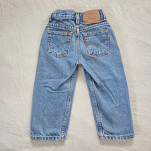 Load image into Gallery viewer, Vintage Levi's 550 Fit Jeans 3t/4t
