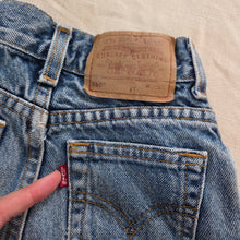 Load image into Gallery viewer, Vintage Levi's 550 Fit Jeans 3t/4t
