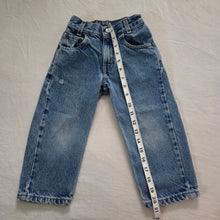 Load image into Gallery viewer, Vintage Levi's 550 Fit Jeans 3t/4t

