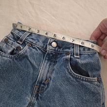 Load image into Gallery viewer, Vintage Levi's 550 Fit Jeans 3t/4t
