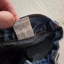Load image into Gallery viewer, Vintage Levi's 550 Fit Jeans 3t/4t
