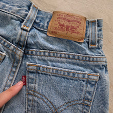 Load image into Gallery viewer, Vintage Levi's 550 Fit Jeans kids 7

