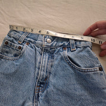 Load image into Gallery viewer, Vintage Levi's 550 Fit Jeans kids 7
