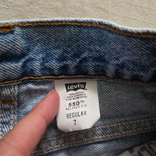 Load image into Gallery viewer, Vintage Levi's 550 Fit Jeans kids 7
