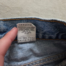 Load image into Gallery viewer, Vintage Levi's 550 Fit Jeans kids 7
