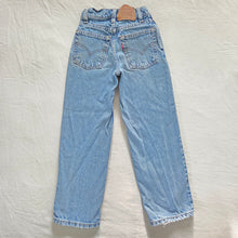 Load image into Gallery viewer, Vintage Levi's 550 Fit Jeans kids 8
