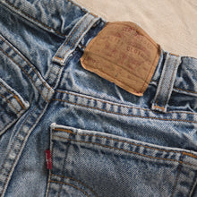Load image into Gallery viewer, Vintage Levi's 550 Fit Jeans kids 8
