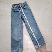 Load image into Gallery viewer, Vintage Levi's 550 Fit Jeans kids 8
