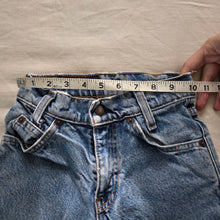 Load image into Gallery viewer, Vintage Levi's 550 Fit Jeans kids 8
