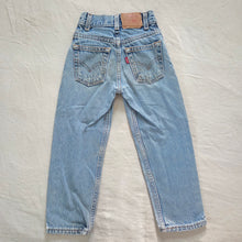 Load image into Gallery viewer, Vintage Levi's 550 Fit Jeans 5t SLIM

