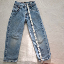 Load image into Gallery viewer, Vintage Levi's 550 Fit Jeans 5t SLIM
