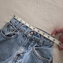 Load image into Gallery viewer, Vintage Levi's 550 Fit Jeans 5t SLIM
