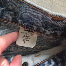 Load image into Gallery viewer, Vintage Levi's 550 Fit Jeans 5t SLIM
