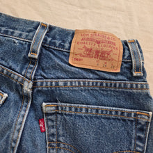 Load image into Gallery viewer, Vintage Levi's 569 Fit Jeans kids 8
