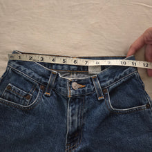 Load image into Gallery viewer, Vintage Levi's 569 Fit Jeans kids 8
