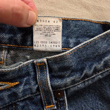 Load image into Gallery viewer, Vintage Levi's 569 Fit Jeans kids 8
