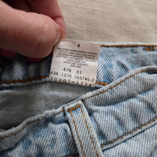 Load image into Gallery viewer, Vintage Levi's 550 Fit Jean Shorts Orange Tab kids 10
