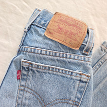 Load image into Gallery viewer, Vintage Levi's 550 Fit Jeans kids 11
