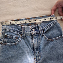 Load image into Gallery viewer, Vintage Levi's 550 Fit Jeans kids 11
