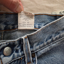 Load image into Gallery viewer, Vintage Levi's 550 Fit Jeans kids 11

