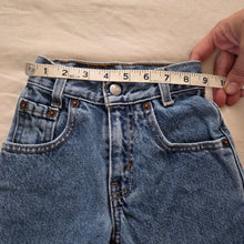 Load image into Gallery viewer, Vintage Levi's 550 Fit Jeans 4t SLIM

