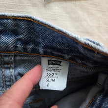Load image into Gallery viewer, Vintage Levi's 550 Fit Jeans 4t SLIM

