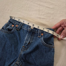 Load image into Gallery viewer, Vintage Levi's 526 Fit Jeans 18 months
