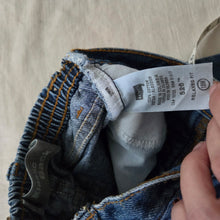 Load image into Gallery viewer, Vintage Levi's 526 Fit Jeans 18 months
