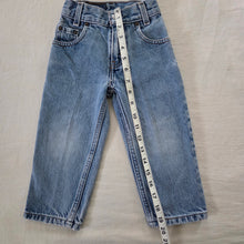 Load image into Gallery viewer, Vintage Levi's 550 Fit Jeans 2t/3t

