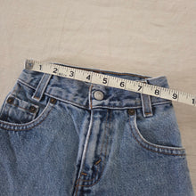 Load image into Gallery viewer, Vintage Levi's 550 Fit Jeans 2t/3t
