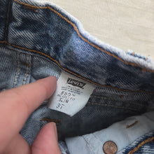 Load image into Gallery viewer, Vintage Levi's 550 Fit Jeans 2t/3t

