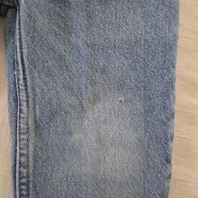 Load image into Gallery viewer, Vintage Levi's 550 Fit Jeans 2t/3t
