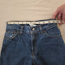 Load image into Gallery viewer, Vintage Levi's 550 Fit Jeans kids 7
