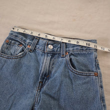 Load image into Gallery viewer, Y2k Levi's 550 Fit Jeans 5t
