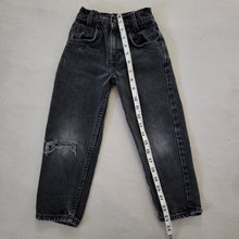 Load image into Gallery viewer, Vintage Levi's 550 Fit Faded Black Jeans 4t/5t
