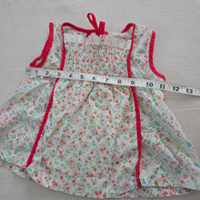 Load image into Gallery viewer, Vintage 70s Floral Flowy Shirt 2t
