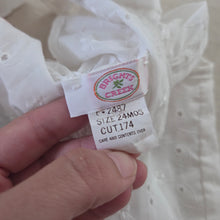 Load image into Gallery viewer, Vintage Eyelet Flower Swing Top 24 months
