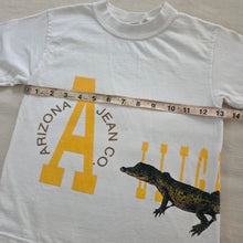 Load image into Gallery viewer, Vintage Alligator Cotton Tee 4t
