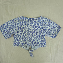 Load image into Gallery viewer, Vintage Floral Cropped Shirt 3t/4t
